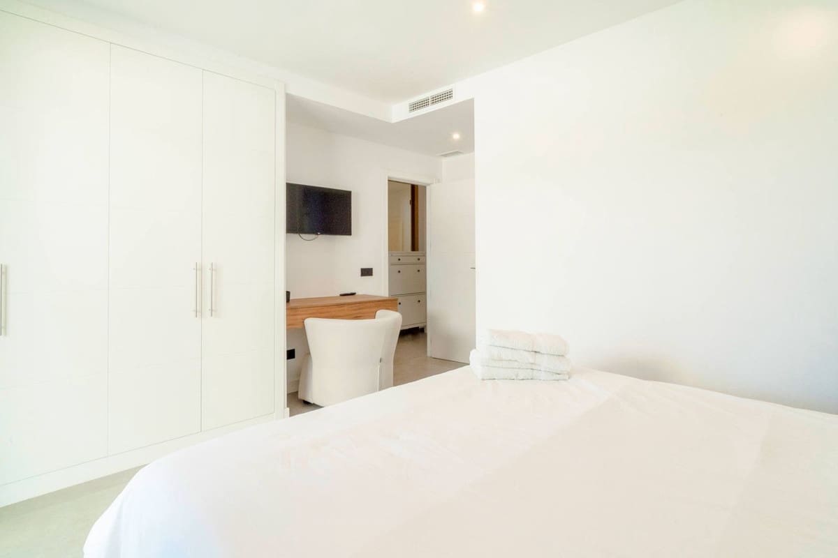 Apartamento de 4 habitaciones en Estepona en venta con piscina garaje - 1.400.000 € (Ref: 9943759)