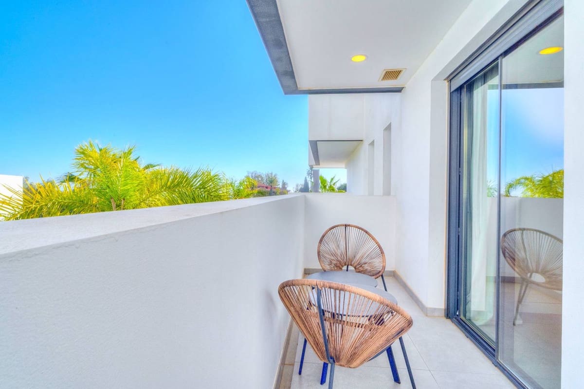 Apartamento de 4 habitaciones en Estepona en venta con piscina garaje - 1.400.000 € (Ref: 9943759)