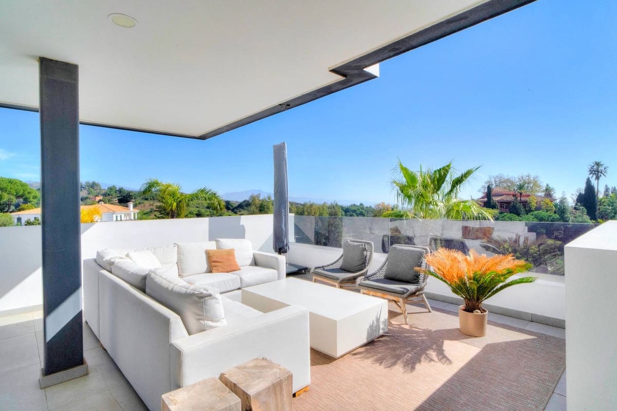Apartamento de 4 habitaciones en Estepona en venta con piscina garaje - 1.400.000 € (Ref: 9943759)