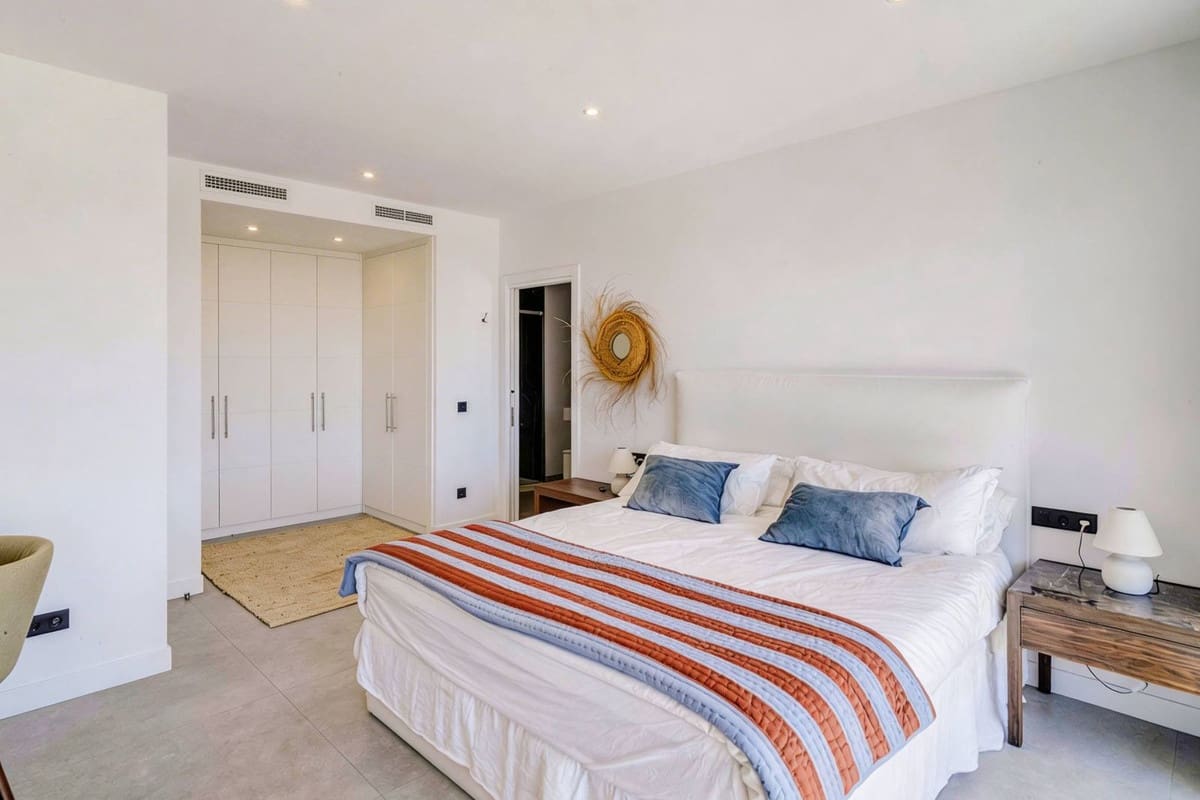 Apartamento de 4 habitaciones en Estepona en venta con piscina garaje - 1.400.000 € (Ref: 9943759)
