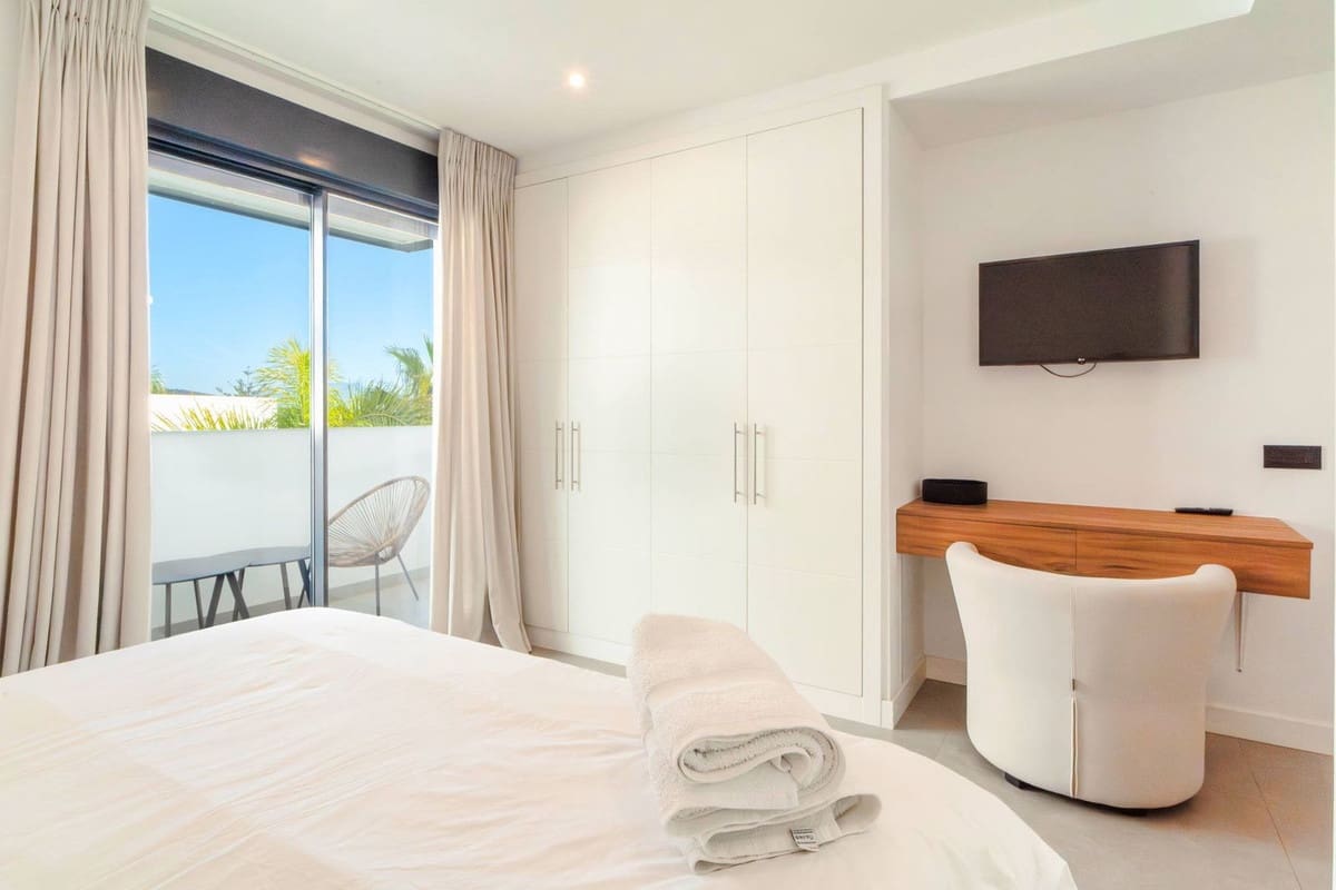 Apartamento de 4 habitaciones en Estepona en venta con piscina garaje - 1.400.000 € (Ref: 9943759)