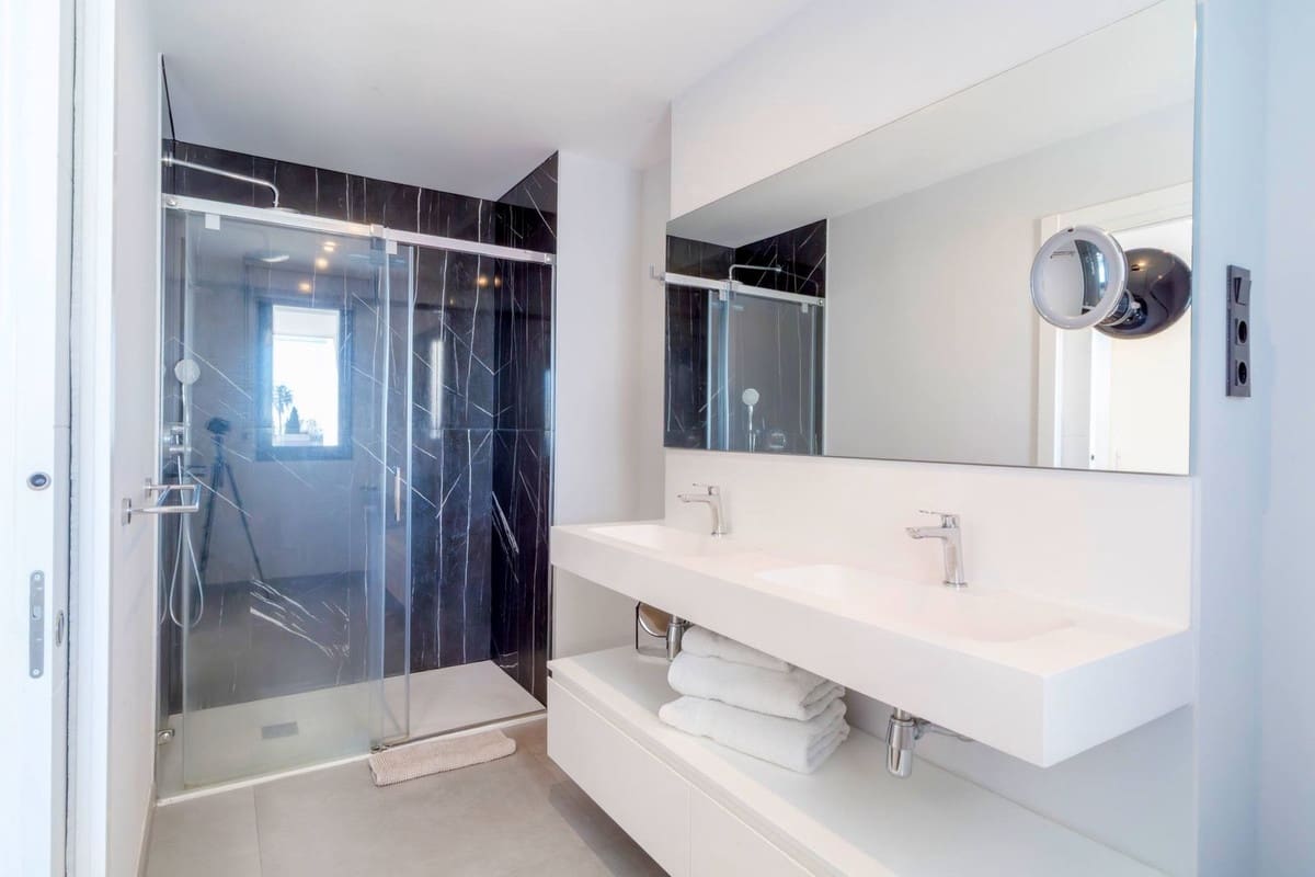 Apartamento de 4 habitaciones en Estepona en venta con piscina garaje - 1.400.000 € (Ref: 9943759)