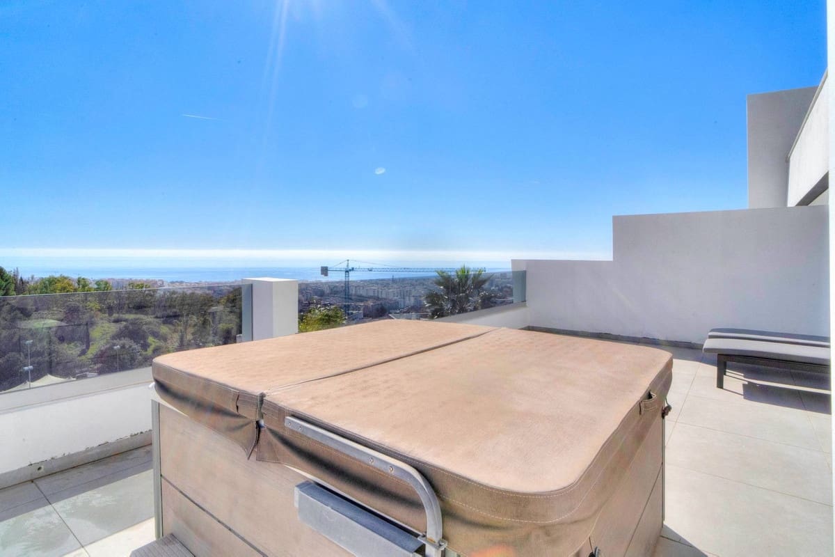 Apartamento de 4 habitaciones en Estepona en venta con piscina garaje - 1.400.000 € (Ref: 9943759)