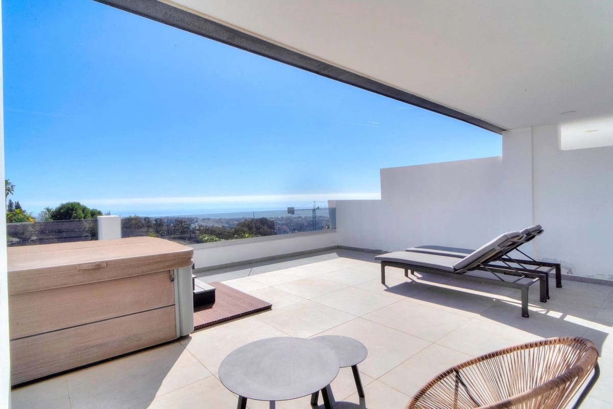 Apartamento de 4 habitaciones en Estepona en venta con piscina garaje - 1.400.000 € (Ref: 9943759)