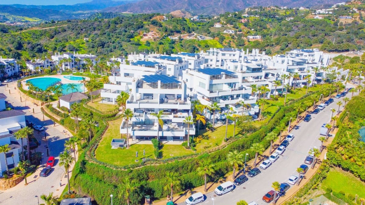 Apartamento de 4 habitaciones en Estepona en venta con piscina garaje - 1.400.000 € (Ref: 9943759)