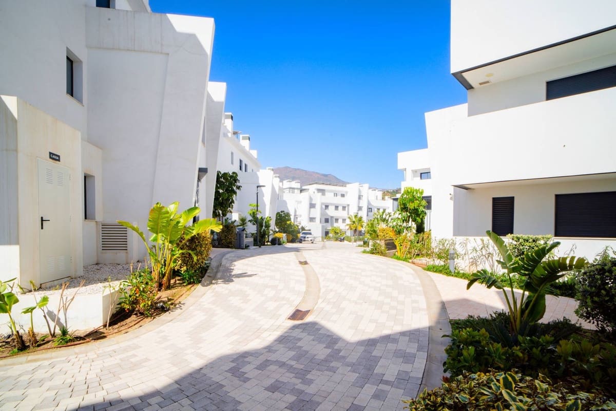 Apartamento de 4 habitaciones en Estepona en venta con piscina garaje - 1.400.000 € (Ref: 9943759)