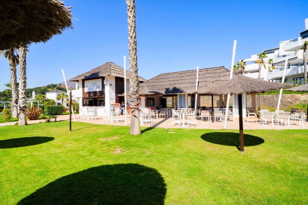 Apartamento de 4 habitaciones en Estepona en venta con piscina garaje - 1.400.000 € (Ref: 9943759)
