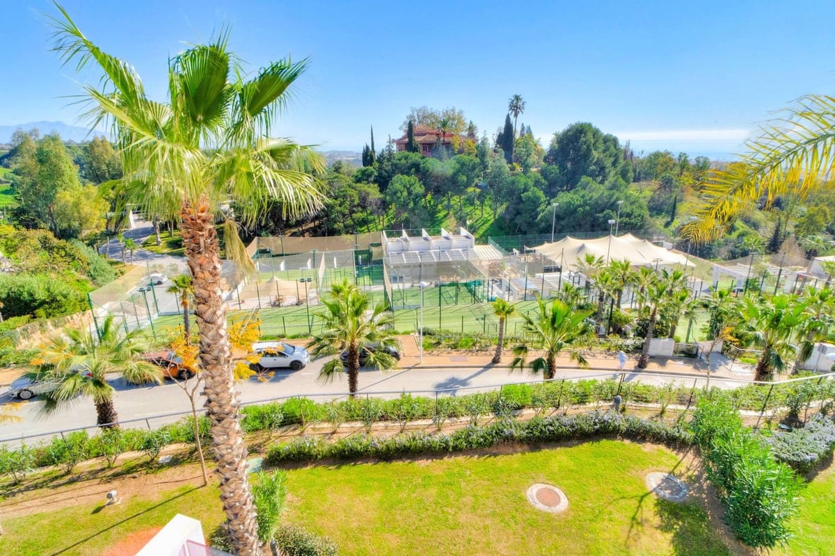 Apartamento de 4 habitaciones en Estepona en venta con piscina garaje - 1.400.000 € (Ref: 9943759)