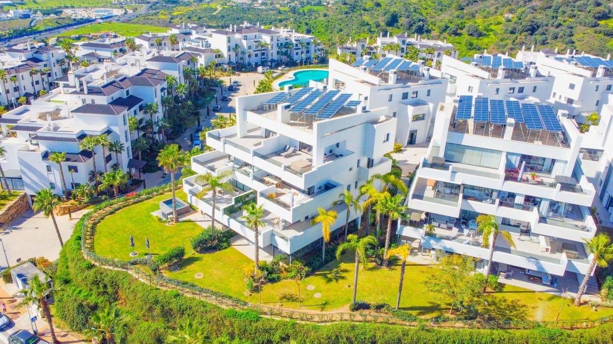 Apartamento de 4 habitaciones en Estepona en venta con piscina garaje - 1.400.000 € (Ref: 9943759)
