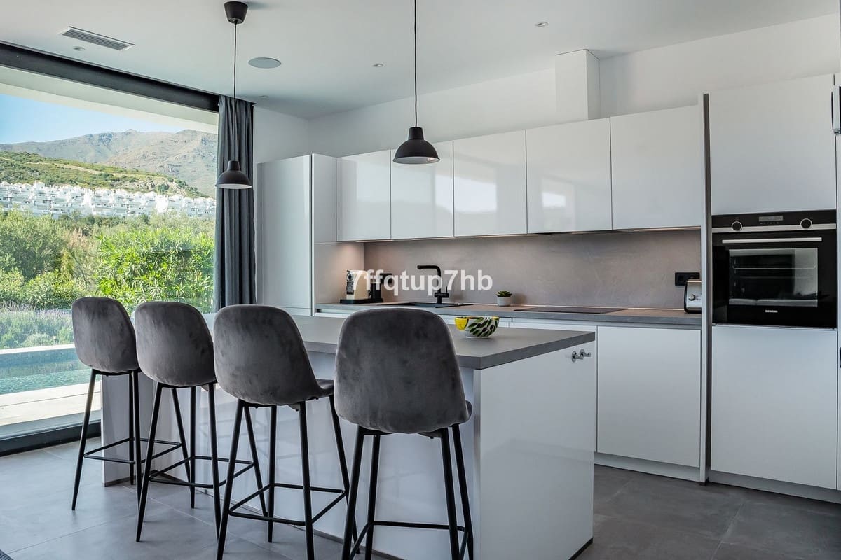3 soveværelse Villa til salg i Estepona - € 1.395.000 (Ref: 9943760)