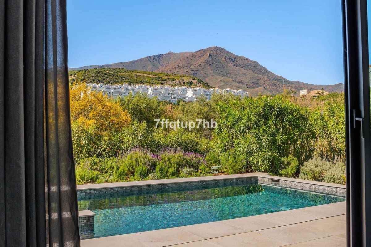 3 soveværelse Villa til salg i Estepona - € 1.395.000 (Ref: 9943760)