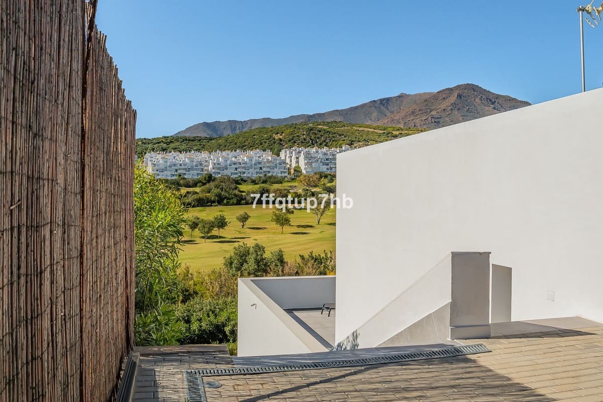3 soveværelse Villa til salg i Estepona - € 1.395.000 (Ref: 9943760)