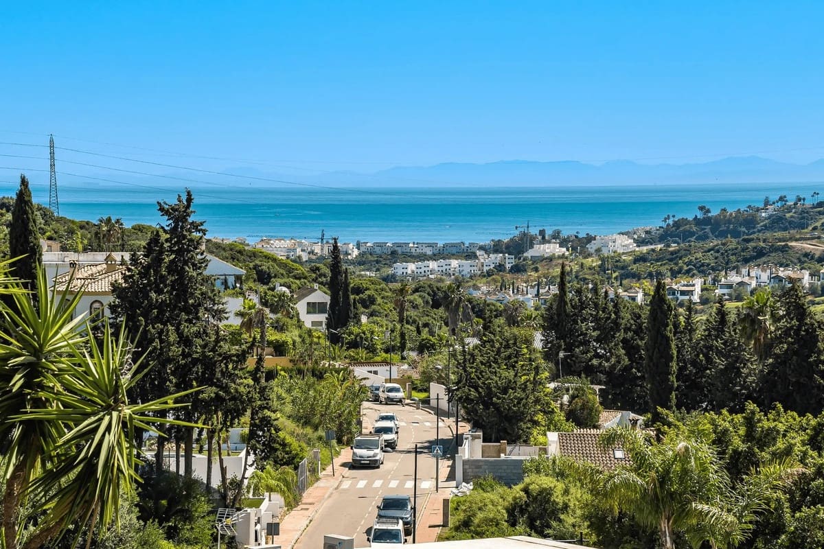 4 slaapkamer Villa te koop in Estepona met garage - € 1.500.000 (Ref: 9943763)