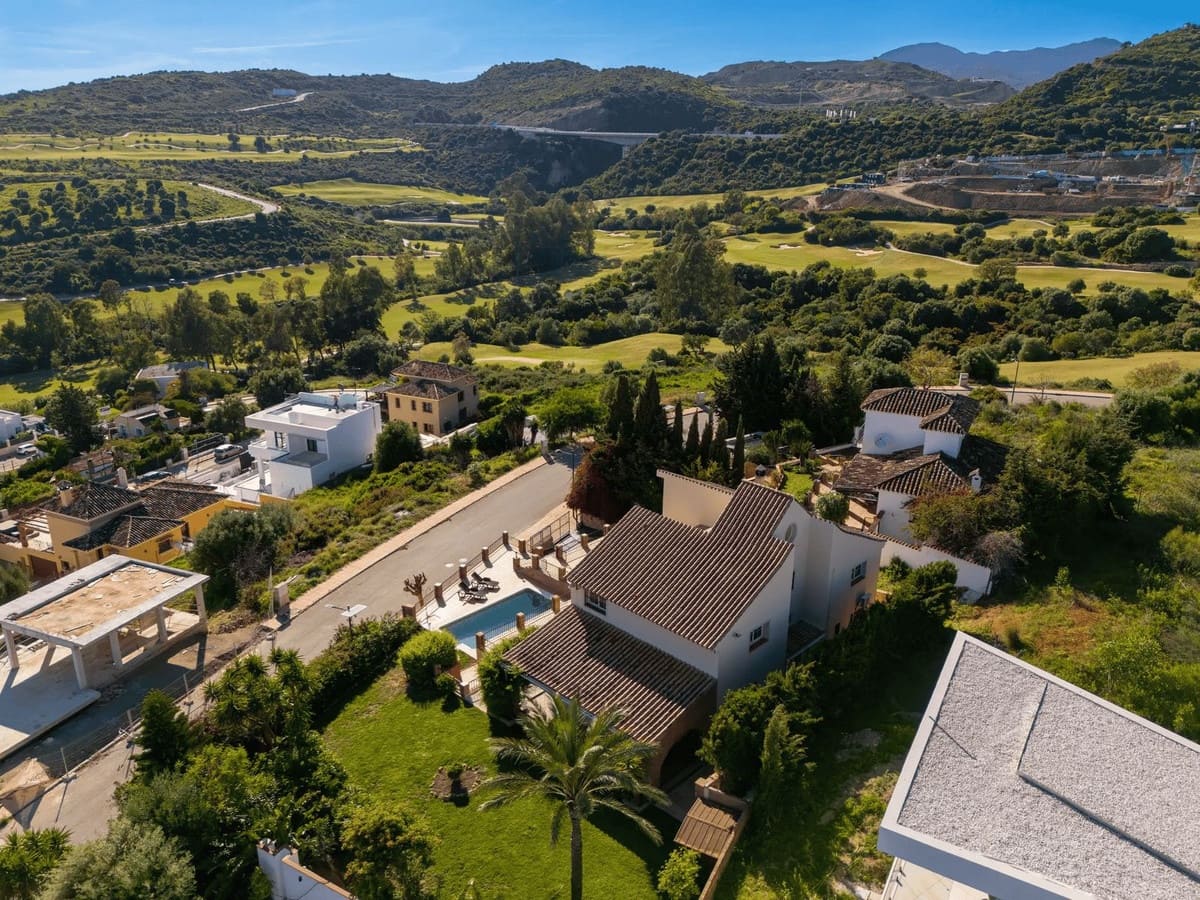 4 slaapkamer Villa te koop in Estepona met garage - € 1.500.000 (Ref: 9943763)