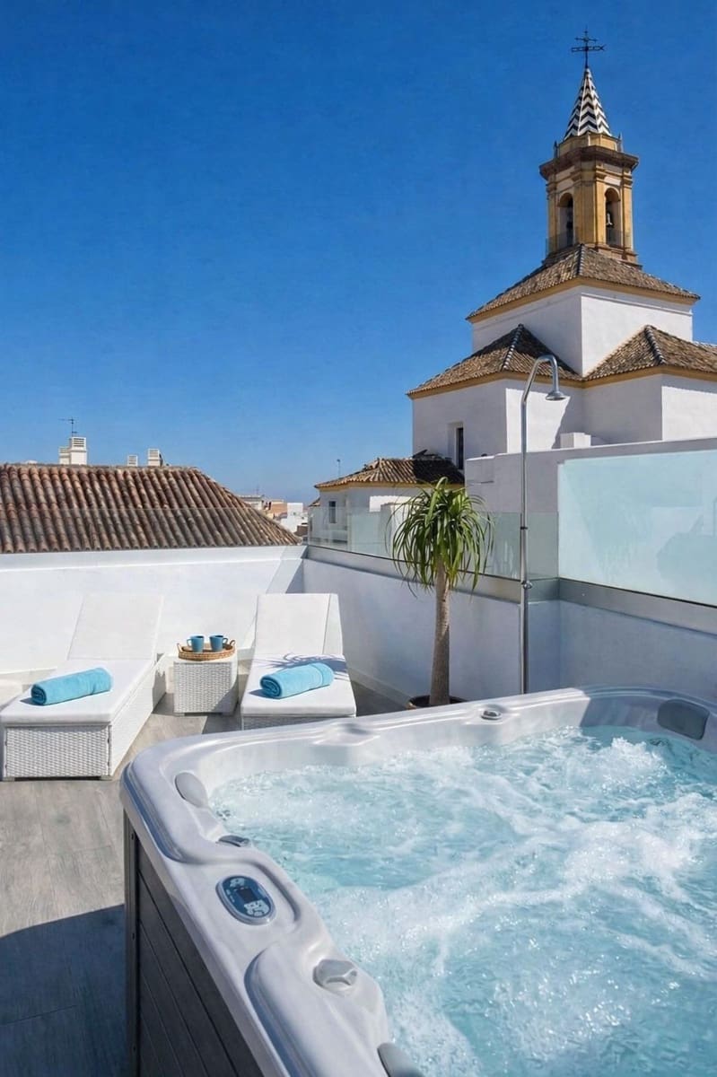 Casa de 4 habitaciones en Estepona en venta - 1.449.000 € (Ref: 9943765)