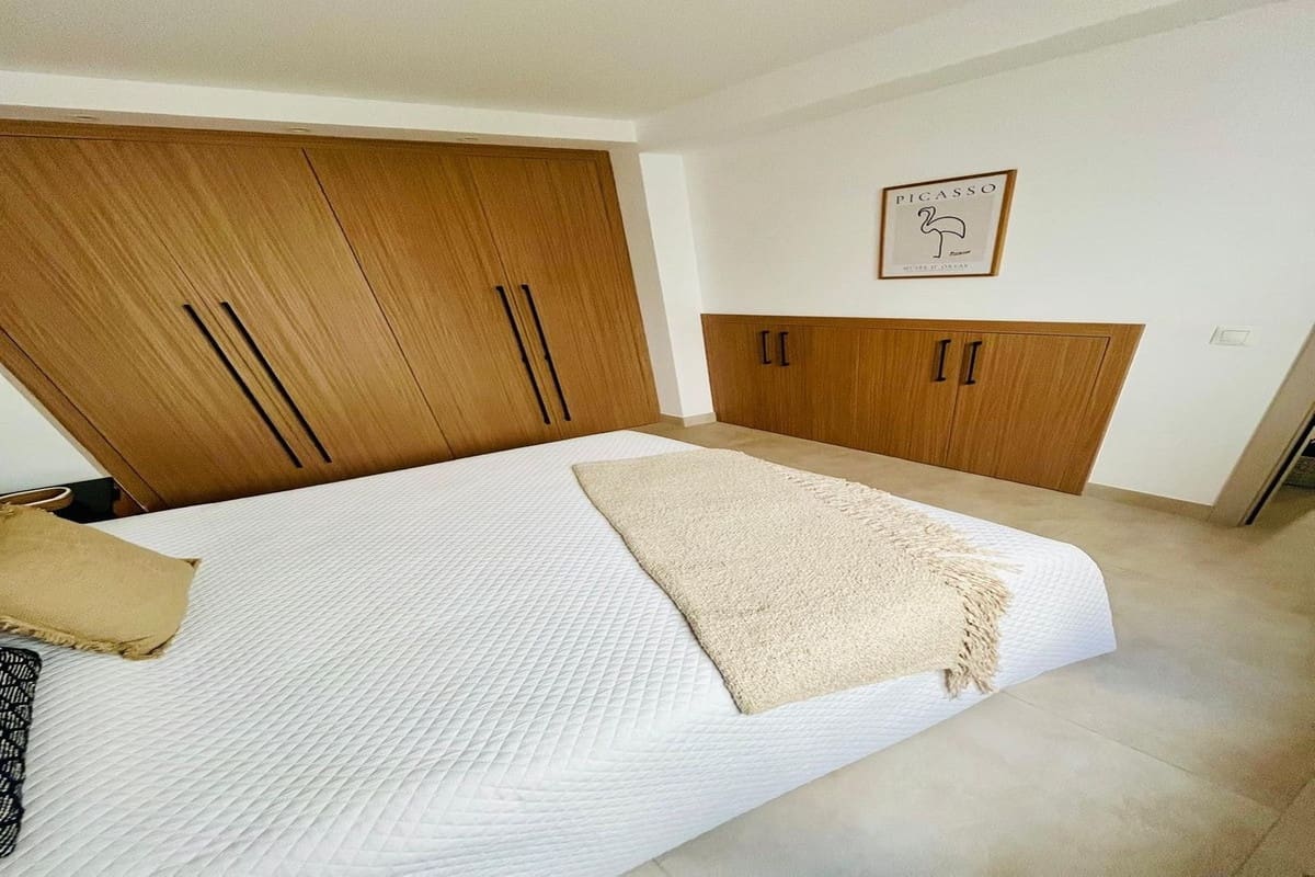 Casa de 4 habitaciones en Estepona en venta - 1.449.000 € (Ref: 9943765)