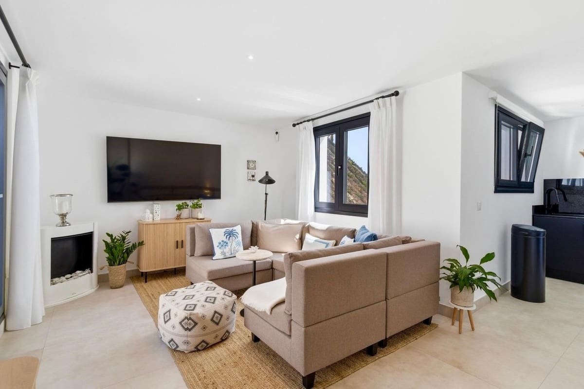 Casa de 4 habitaciones en Estepona en venta - 1.449.000 € (Ref: 9943765)