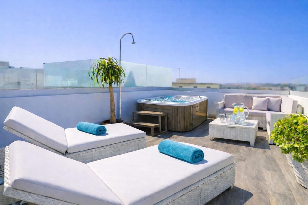 Casa de 4 habitaciones en Estepona en venta - 1.449.000 € (Ref: 9943765)