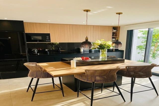 4 soveværelse Byhus til salg i Estepona - € 1.449.000 (Ref: 9943765)