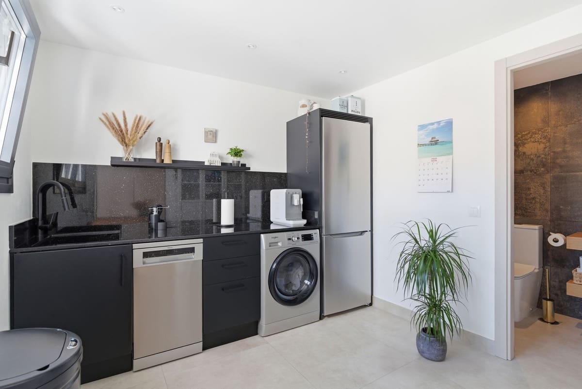 Casa de 4 habitaciones en Estepona en venta - 1.449.000 € (Ref: 9943765)