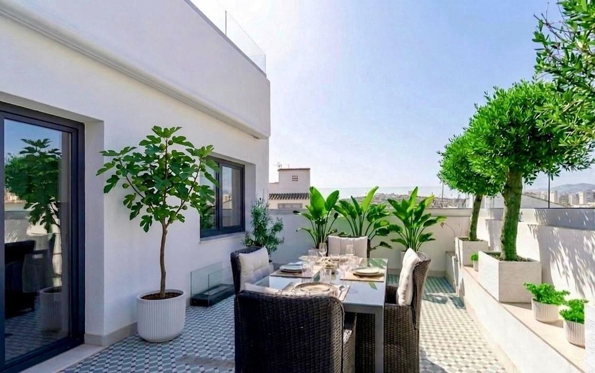 Casa de 4 habitaciones en Estepona en venta - 1.449.000 € (Ref: 9943765)