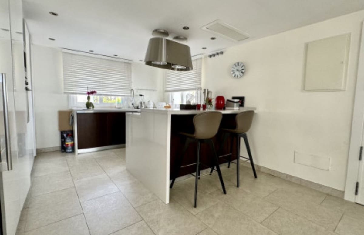 3 sovrum Lägenhet till salu i Estepona - 1 850 000 € (Ref: 9943766)