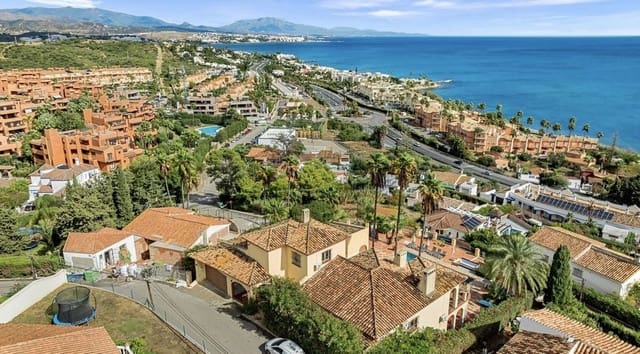 8 makuuhuone Huvila myytävänä paikassa Estepona mukana 
autotalli - 1 760 000 € (Ref: 9943767)