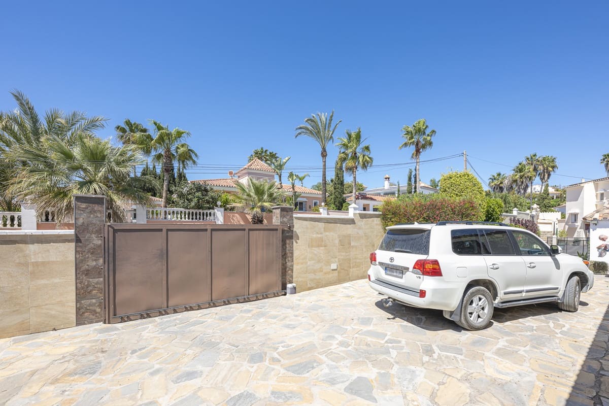6 chambre Villa/Maison à vendre à Estepona - 1 550 000 € (Ref: 9943770)
