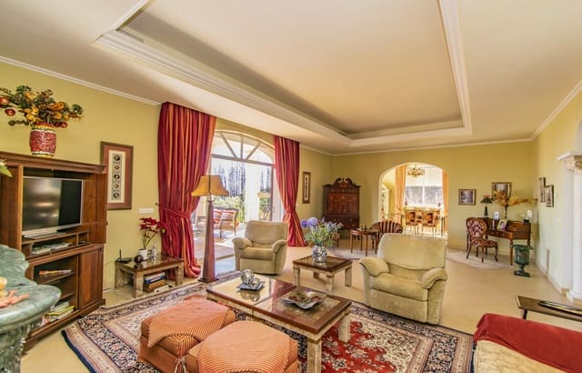 7 sovrum Villa till salu i Estepona med garage - 2 300 000 € (Ref: 9943773)