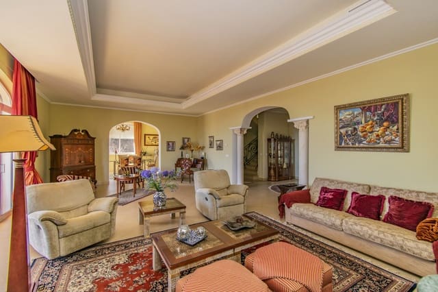 7 sovrum Villa till salu i Estepona med garage - 2 300 000 € (Ref: 9943773)