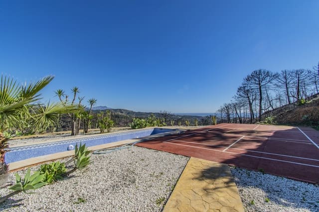 7 sovrum Villa till salu i Estepona med garage - 2 300 000 € (Ref: 9943773)