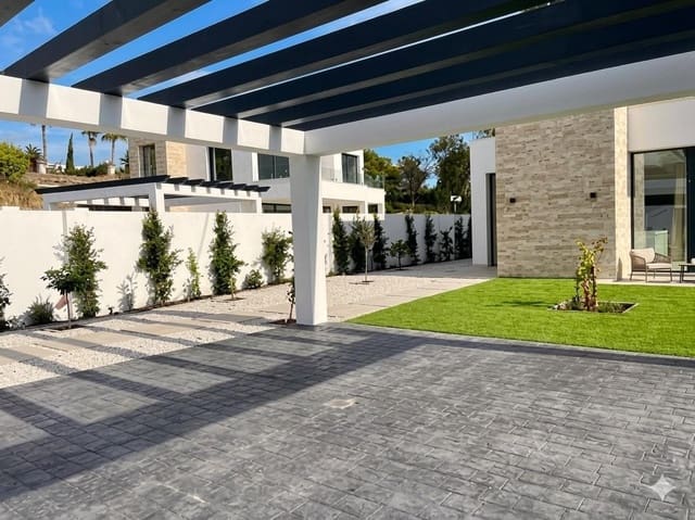 6 Zimmer Villa zu verkaufen in Atalaya-Isdabe, Estepona mit Garage - 1.950.000 € (Ref: 9943775)