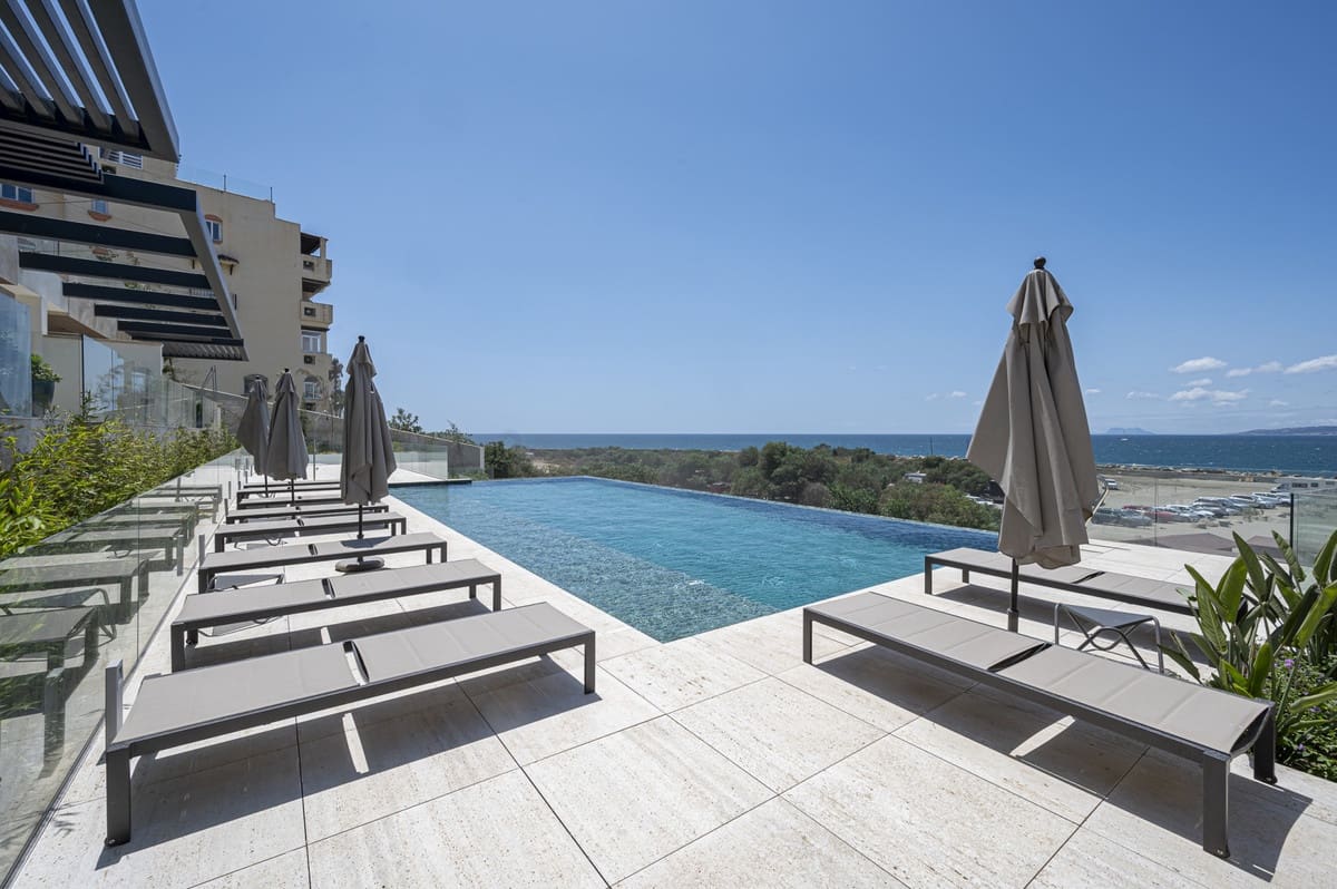 2 slaapkamer Appartement te koop in Estepona - € 2.395.000 (Ref: 9943777)