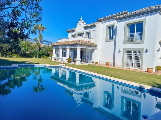 4 bedroom Villa for sale in Estepona with pool garage - € 2,695,000 (Ref: 9943780)
