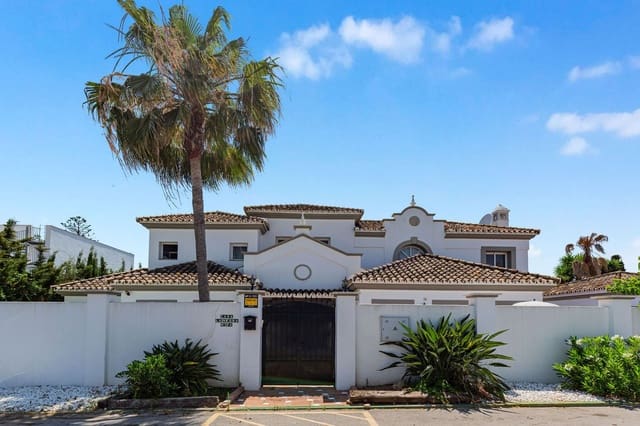 4 bedroom Villa for sale in Estepona with pool garage - € 2,695,000 (Ref: 9943780)