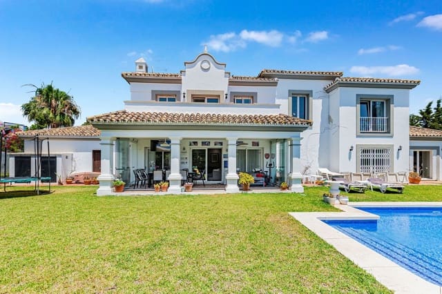 4 bedroom Villa for sale in Estepona with pool garage - € 2,695,000 (Ref: 9943780)