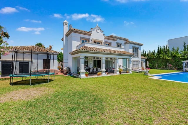 4 bedroom Villa for sale in Estepona with pool garage - € 2,695,000 (Ref: 9943780)