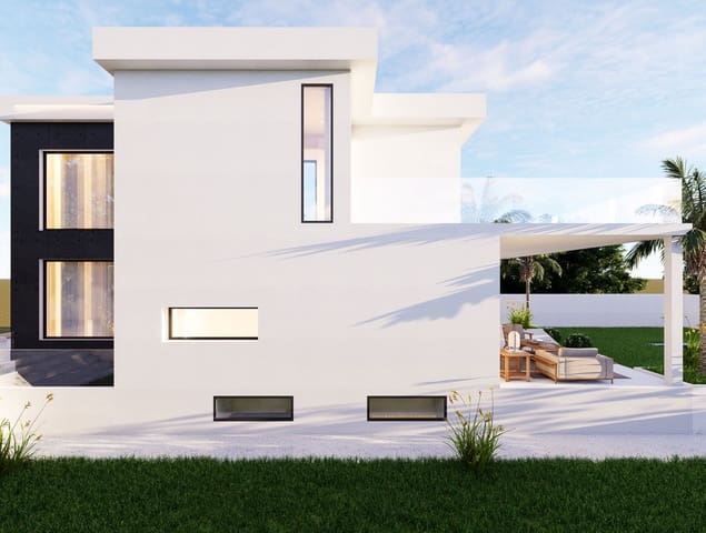 3 bedroom Villa for sale in Estepona with pool - € 1,400,000 (Ref: 9981480)