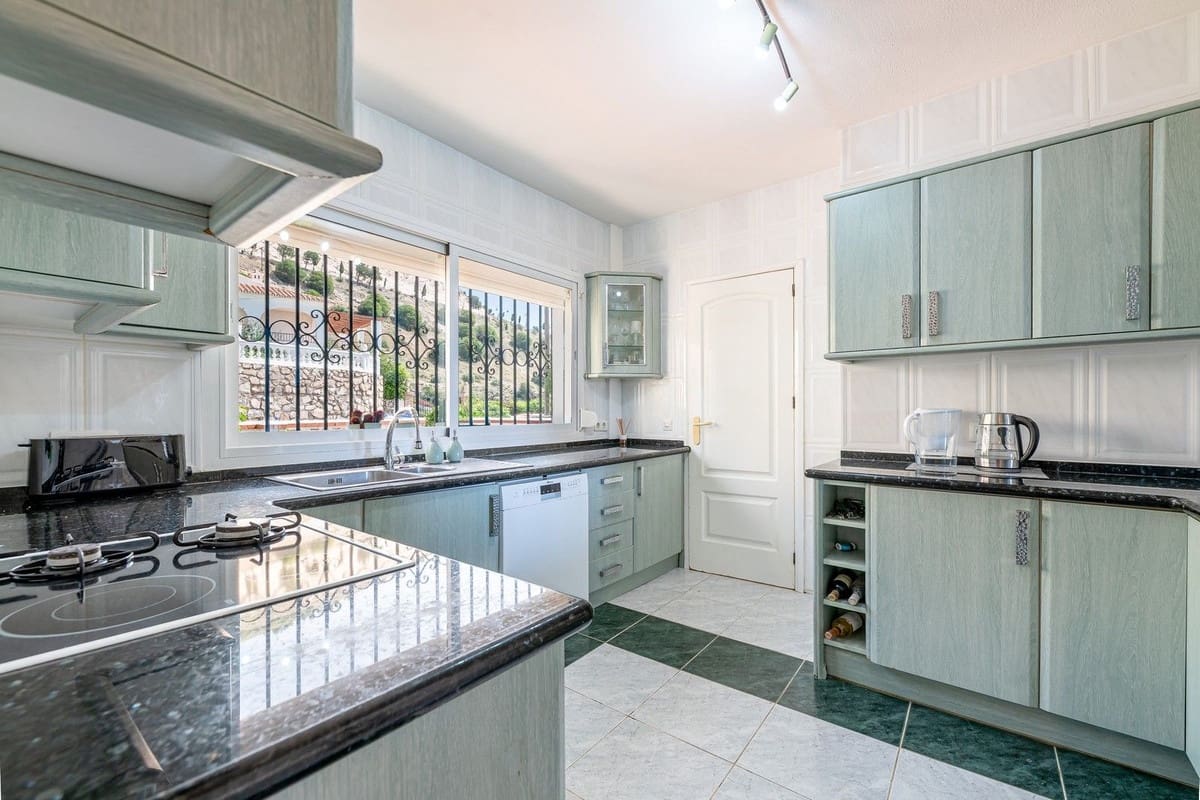 5 soveværelse Villa til salg i Benalmadena med garage - € 1.150.000 (Ref: 9997607)