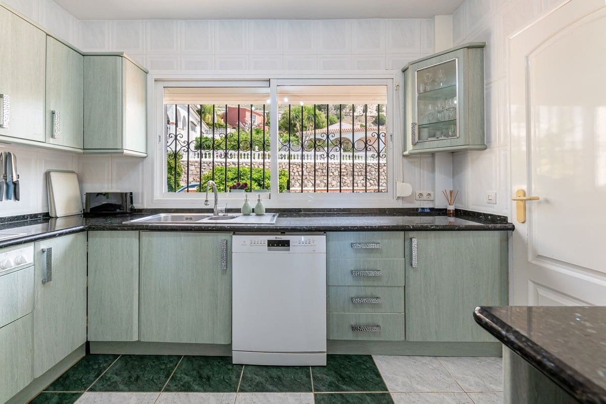 5 soveværelse Villa til salg i Benalmadena med garage - € 1.150.000 (Ref: 9997607)