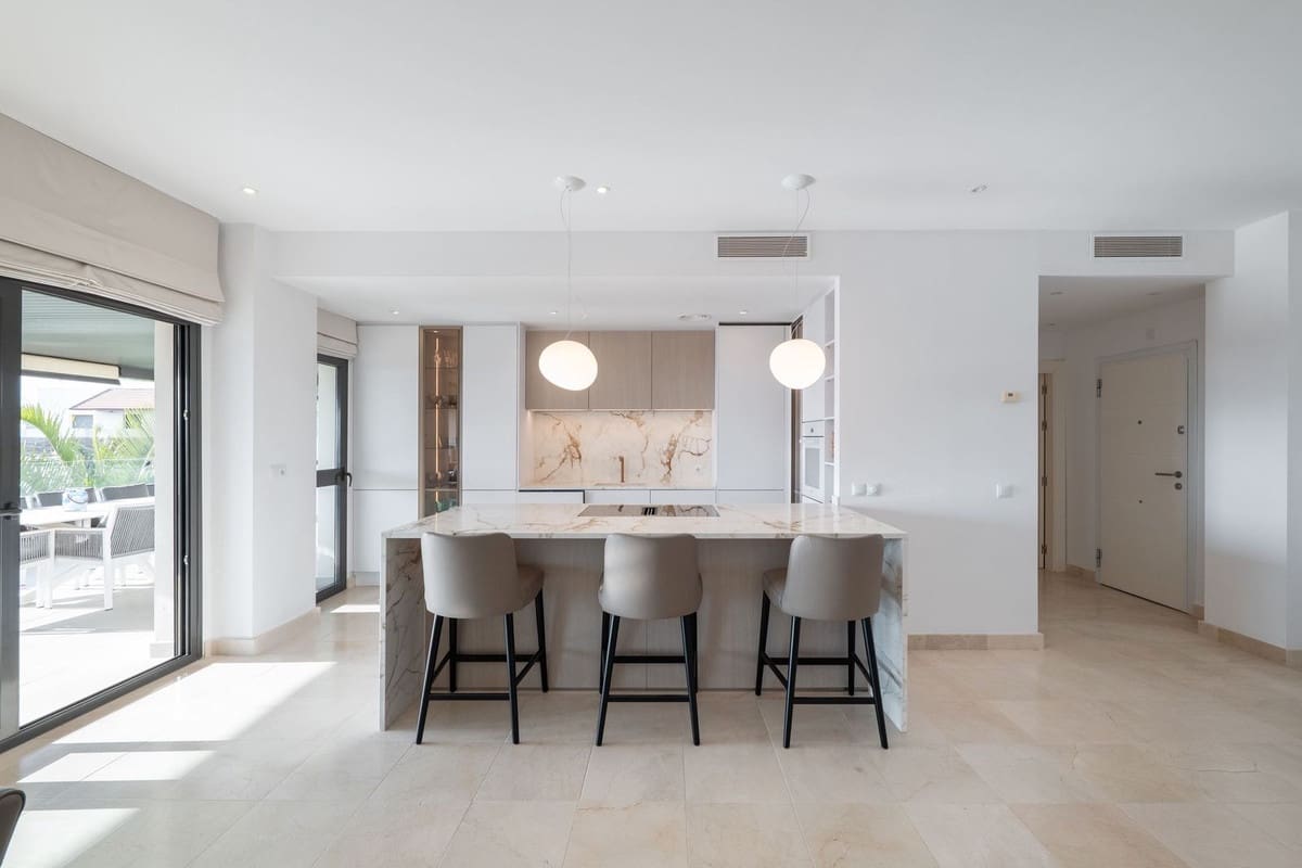 4 soverom Leilighet til salgs i Los Flamingos med garasje - € 1 370 000 (Ref: 9997609)
