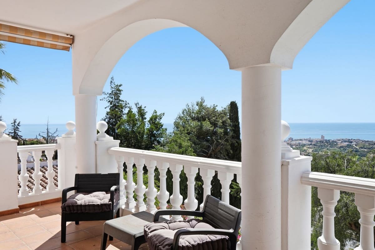 6 sovrum Villa till salu i Benalmadena med garage - 1 495 000 € (Ref: 9997610)
