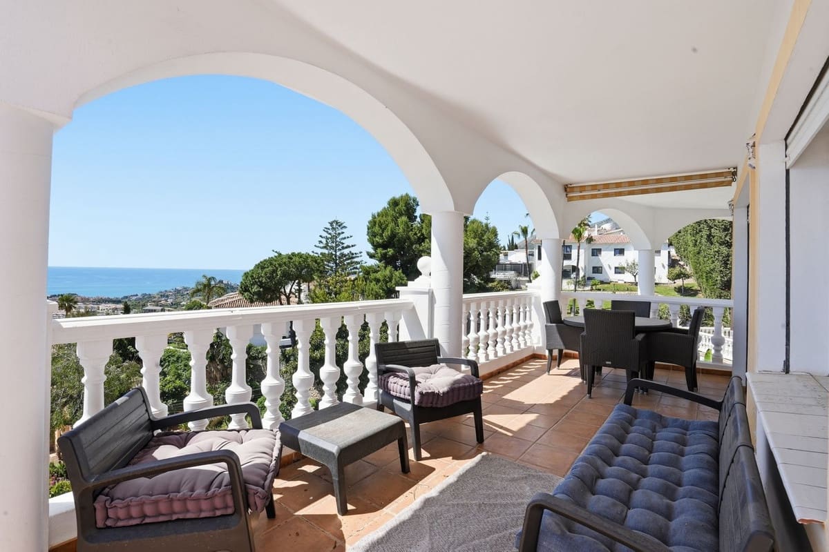 6 sovrum Villa till salu i Benalmadena med garage - 1 495 000 € (Ref: 9997610)