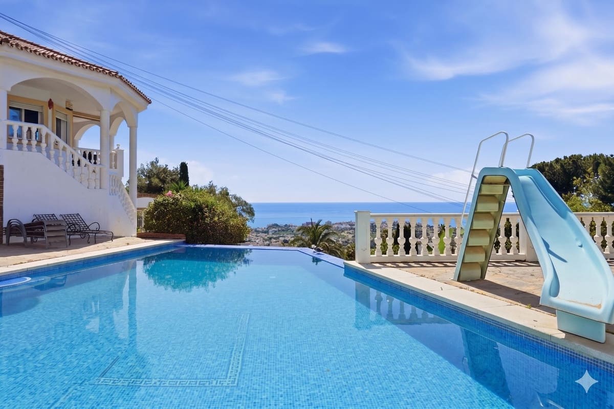 6 sovrum Villa till salu i Benalmadena med garage - 1 495 000 € (Ref: 9997610)