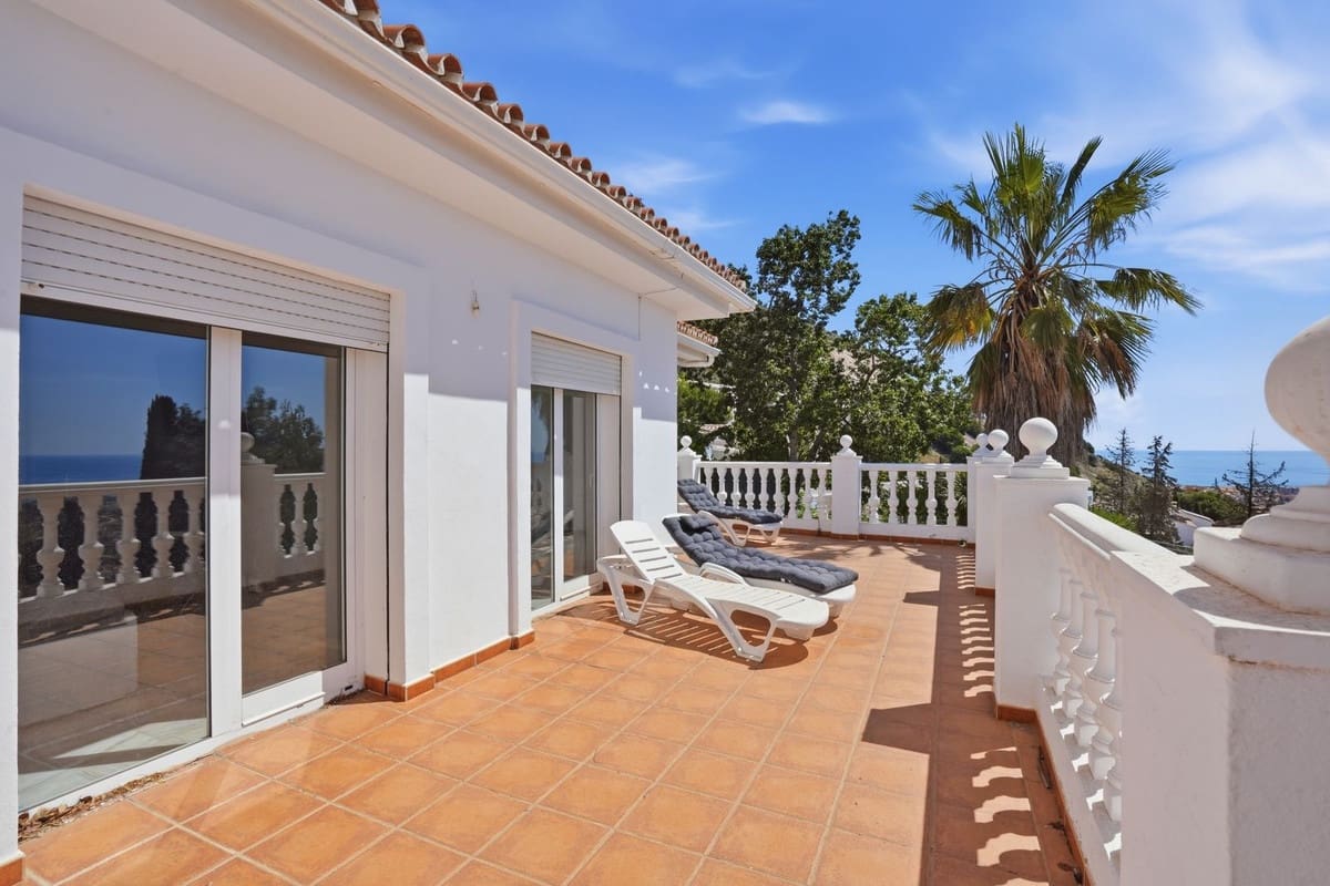 6 sovrum Villa till salu i Benalmadena med garage - 1 495 000 € (Ref: 9997610)