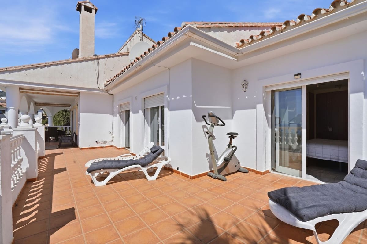 6 sovrum Villa till salu i Benalmadena med garage - 1 495 000 € (Ref: 9997610)