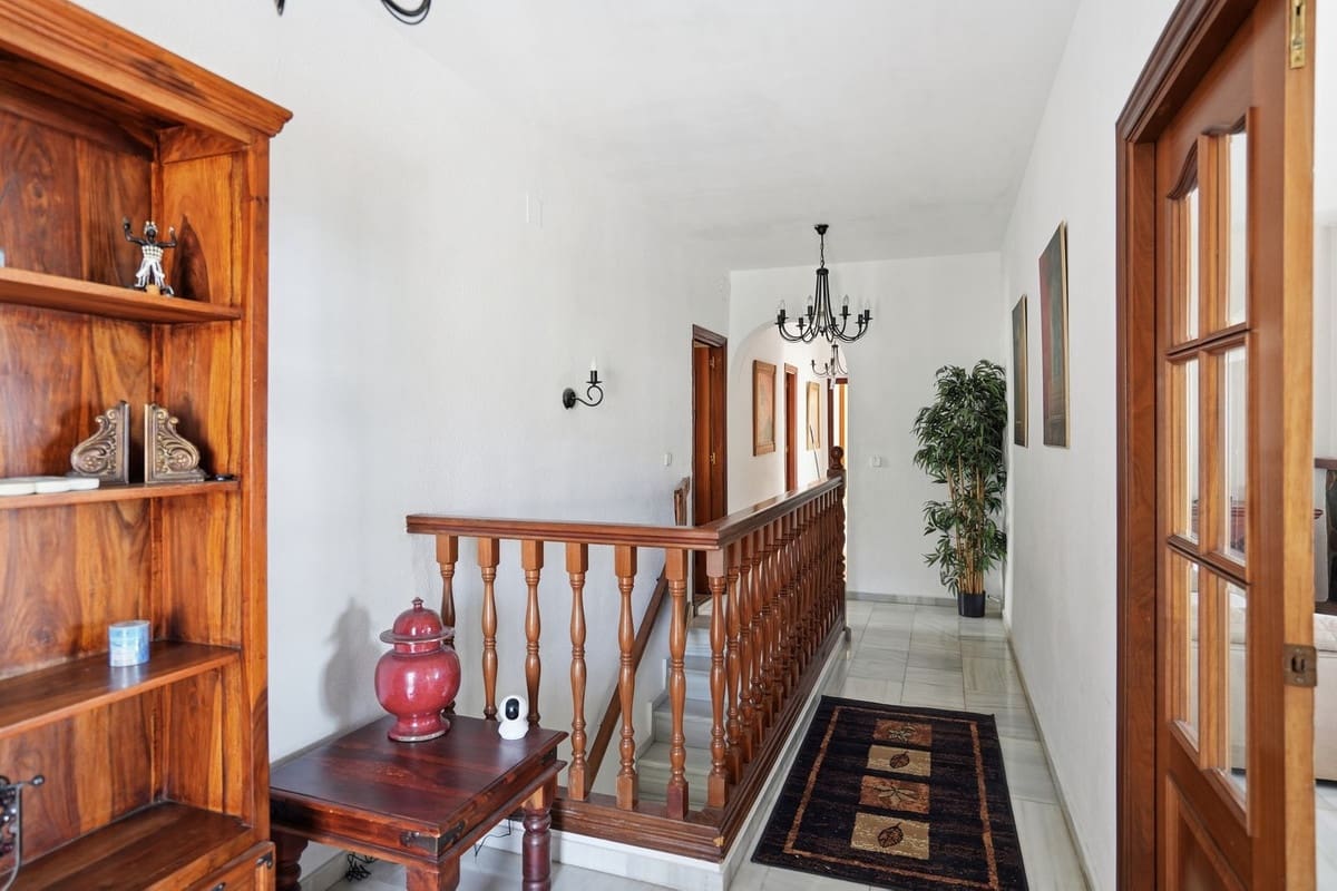 6 sovrum Villa till salu i Benalmadena med garage - 1 495 000 € (Ref: 9997610)