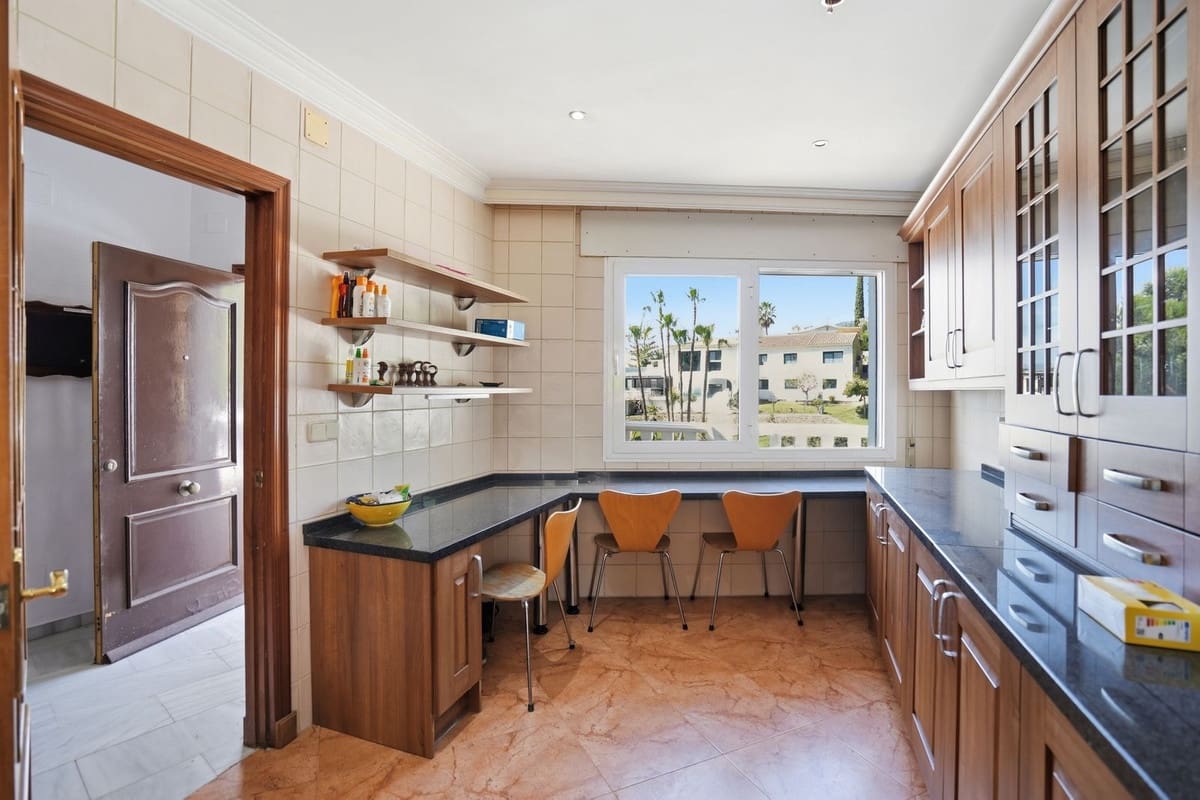 6 sovrum Villa till salu i Benalmadena med garage - 1 495 000 € (Ref: 9997610)