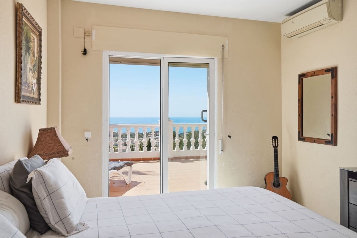 6 sovrum Villa till salu i Benalmadena med garage - 1 495 000 € (Ref: 9997610)