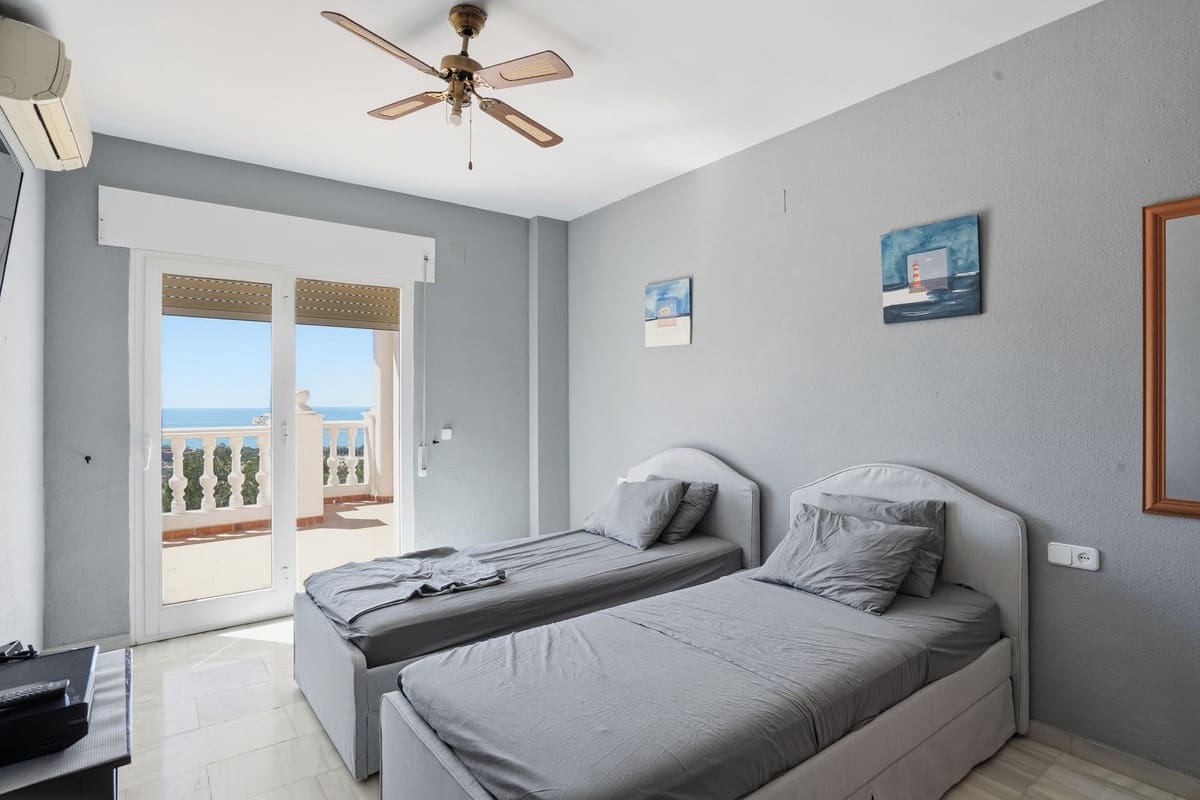 6 sovrum Villa till salu i Benalmadena med garage - 1 495 000 € (Ref: 9997610)